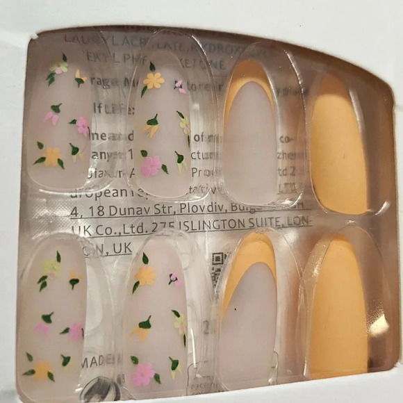 Summer Yellow Flowers MED 24pcs Plastic Press On Nails Set with Sticky Pad… - Picture 2 of 3